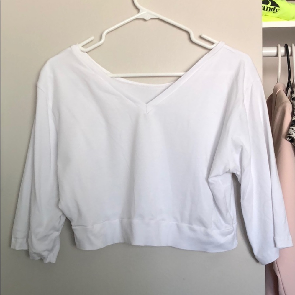⚫️ White V-Neck Half Tee